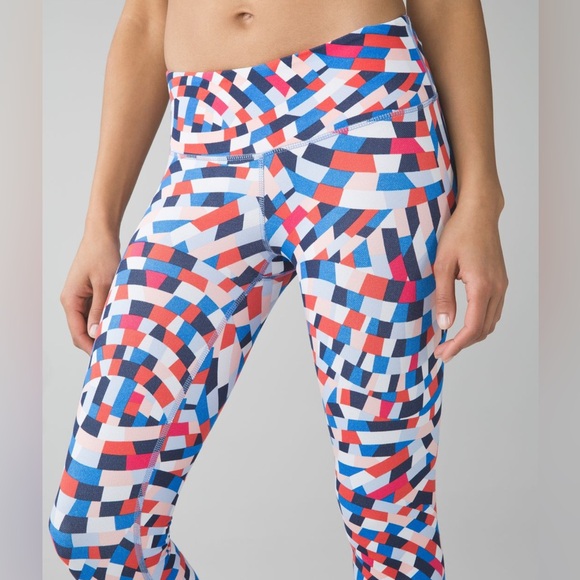 Lululemon Wunder Under Crop III
Capoeira Multi - Picture 4 of 9